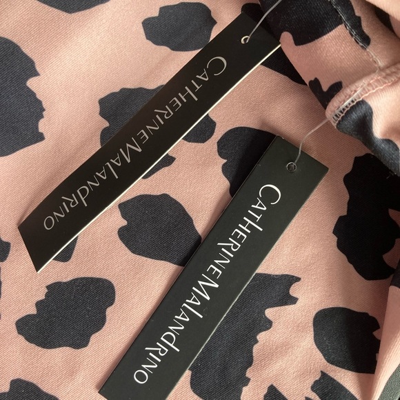 - Two piece yoga workout animal print Luca size M New with tags. - Picture 2 of 8